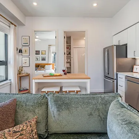 Holiday home Acoustic Anthem-2 Units-pool & Gym-in Music Row