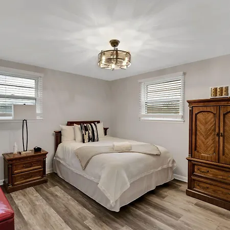 Holiday home Luxurious 4br Pet Friendly