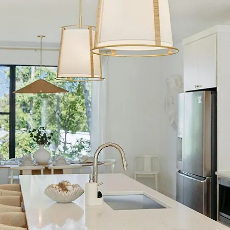 Getaway Rooftop Views & Modern Comfort *