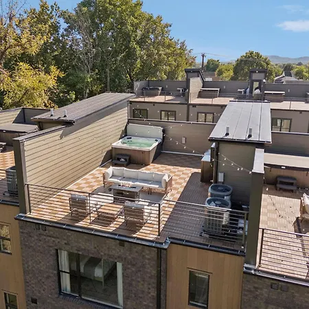 Getaway Rooftop Views & Modern Comfort