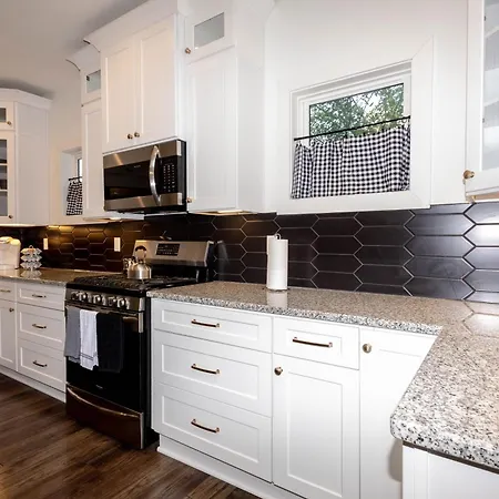 Germantown-Adjacent 4Br Home With Private Deck & Grill Holiday home *