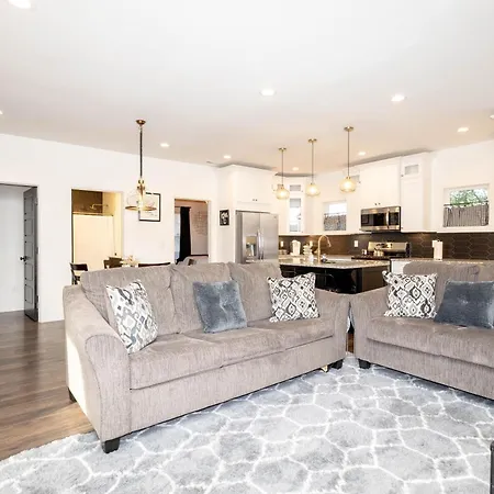 Holiday home Germantown-Adjacent 4Br Home With Private Deck & Grill