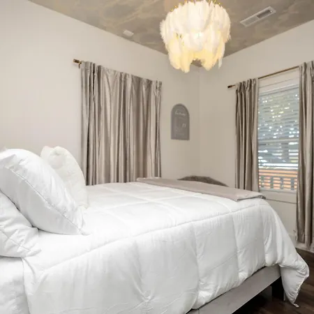 Germantown-Adjacent 4Br Home With Private Deck & Grill Holiday home *