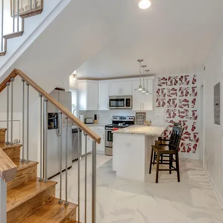 Steps From Vandy, Live Music-downtown 9 Mins Away! Apartment