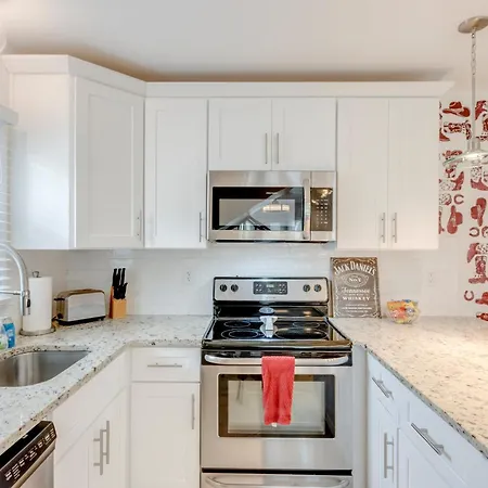 Steps From Vandy, Live Music-downtown 9 Mins Away! Apartment Nashville