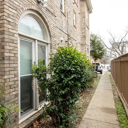 Steps From Vandy, Live Music-downtown 9 Mins Away! Apartment