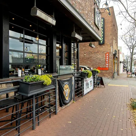 Steps From Vandy, Live Music-downtown 9 Mins Away! Apartment Nashville