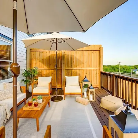 Holiday home Luxe Pool Hot Tub & Game Downtown *