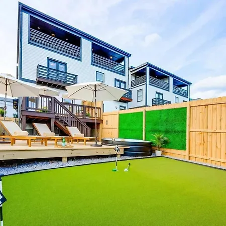 Holiday home Luxe Pool Hot Tub & Game Downtown
