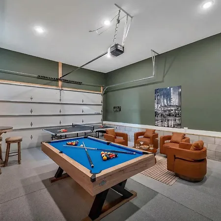 Rooftop Deck & Shuffleboard Bbq Near Downtown *