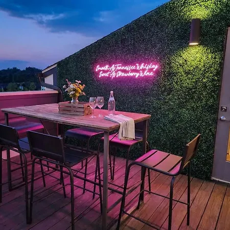 Rooftop Views Ping Pong Lounge Holiday home *