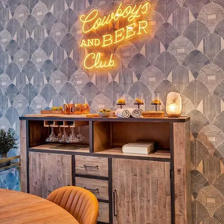 Rooftop Deck & Shuffleboard Bbq Near Downtown Nashville