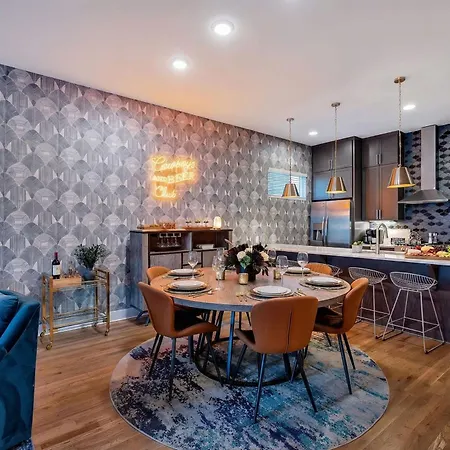 Holiday home Rooftop Deck & Shuffleboard Bbq Near Downtown