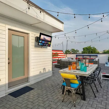Rooftop Deck & Shuffleboard Bbq Near Downtown Holiday home *