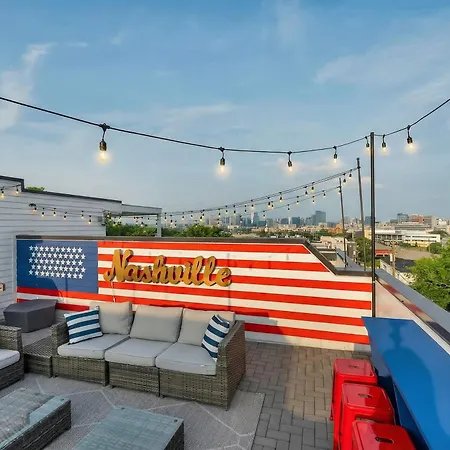 Holiday home Rooftop Deck & Shuffleboard Bbq Near Downtown *
