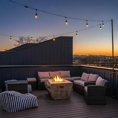 Rooftop Deck Hot Tub & Game In * Nashville