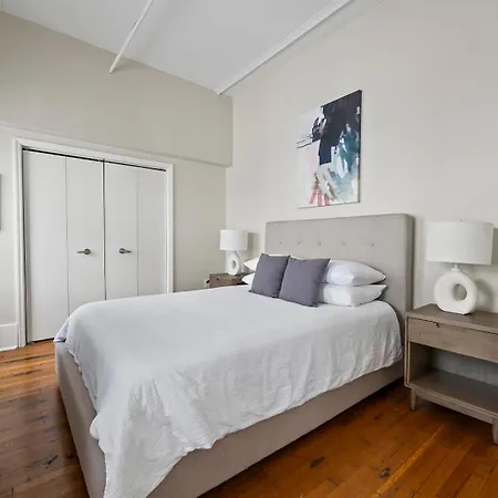 Landing Incredible 2Bd Gym Apartment
