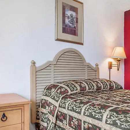 Hotel 6-nashville, Tn 2*