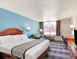Super 8 By Wyndham Downtown 2*