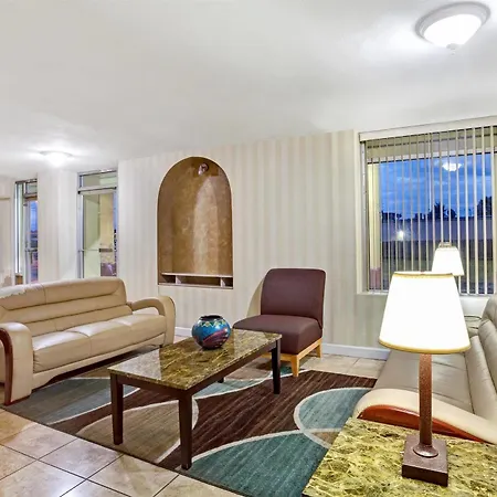 Super 8 By Wyndham Downtown Hotel 2*