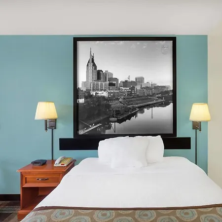 Hotel Super 8 By Wyndham Downtown Nashville