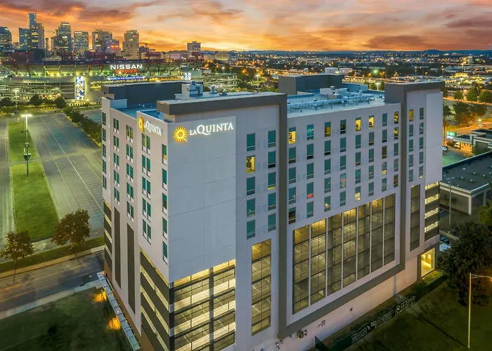 La Quinta Inn & Suites By Wyndham Nashville Downtown Stadium