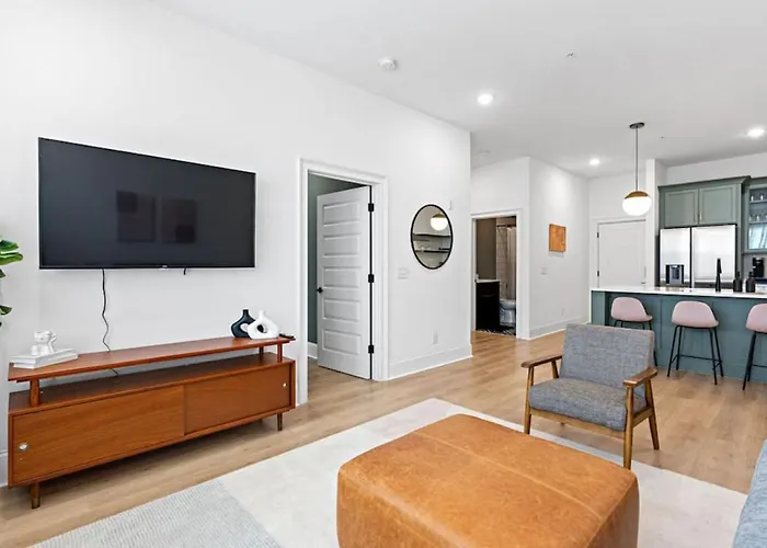Cozy Modern Condo 4 Beds, 2 Bedrooms -Free Parking