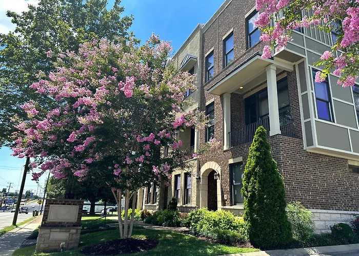 The Painted Muse I Stylish 3Br With Rooftop Hot Tub In East Nashville