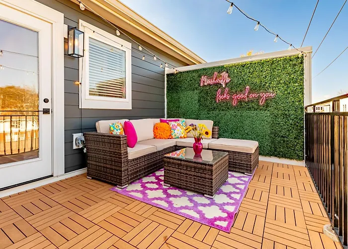 Disco Dollhouse - East Nashville + 2 8 Mi Downtown