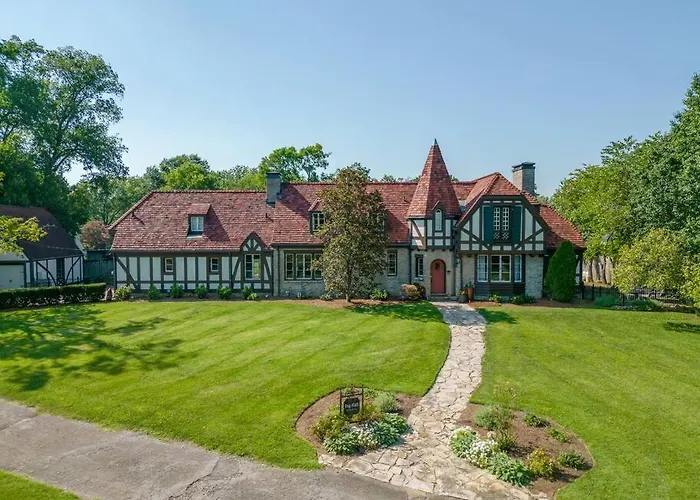 Ivy Hall Home - Great Location!