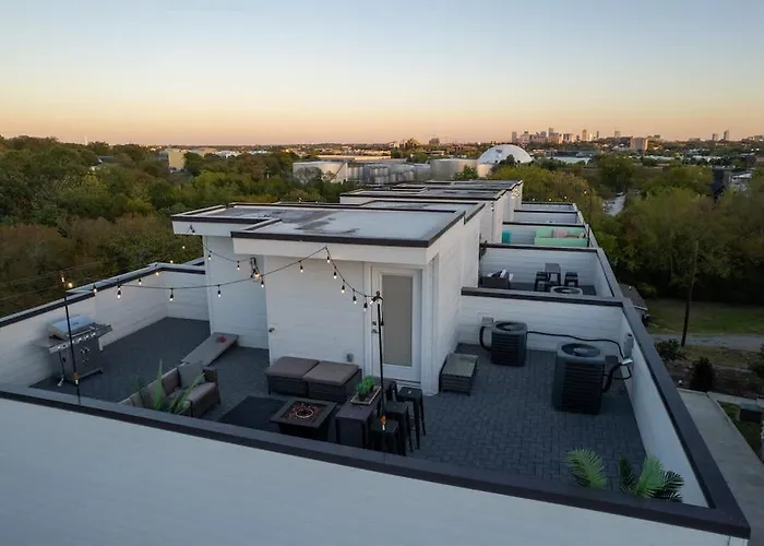 Spacious House With Serene Skyline Views