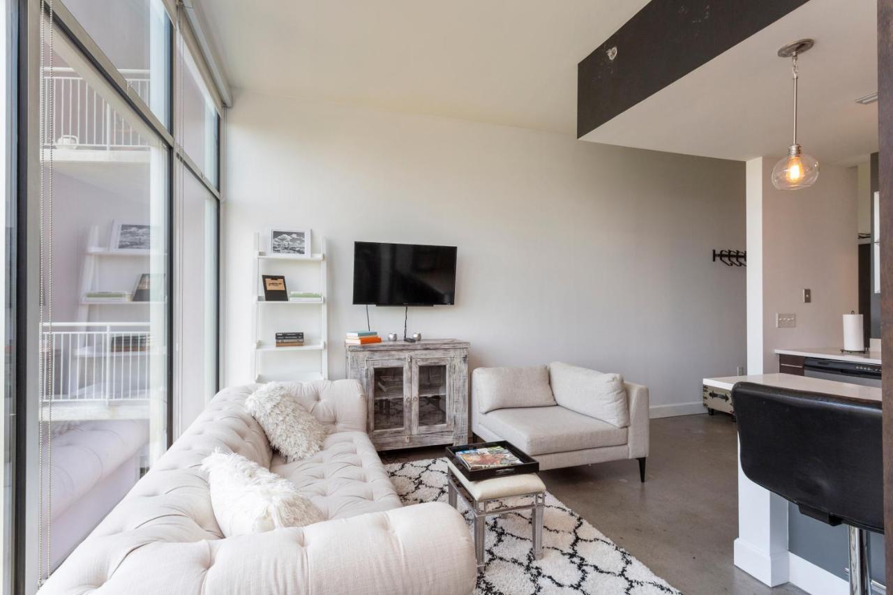 Soak Up The Opulent Feel Of A Lavish Monochrome Abode * Nashville
