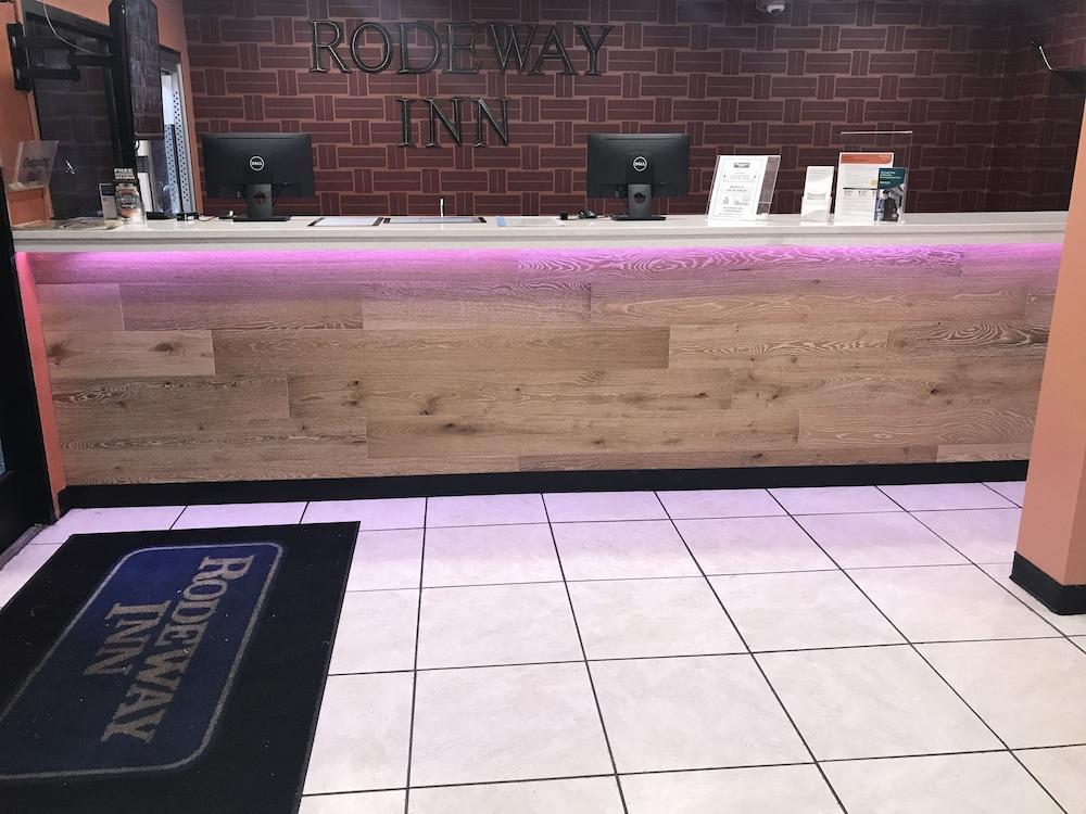 Hotel Rodeway Airport South 2*