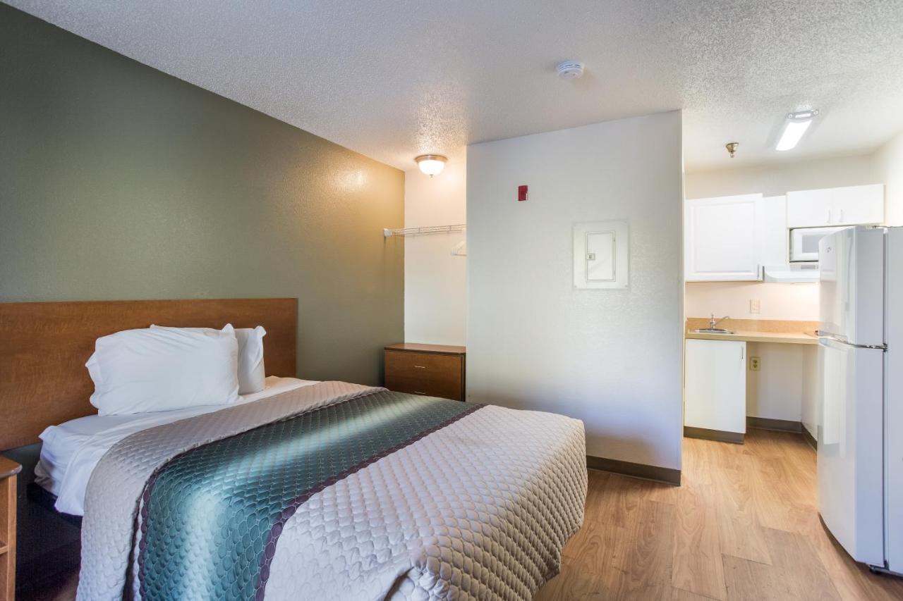 Hotel Hometowne By Red Roof - Airport/briley Pkwy Nashville