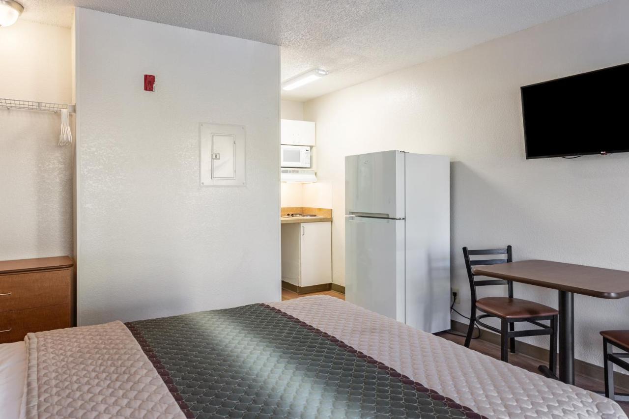 Hometowne By Red Roof - Airport/briley Pkwy