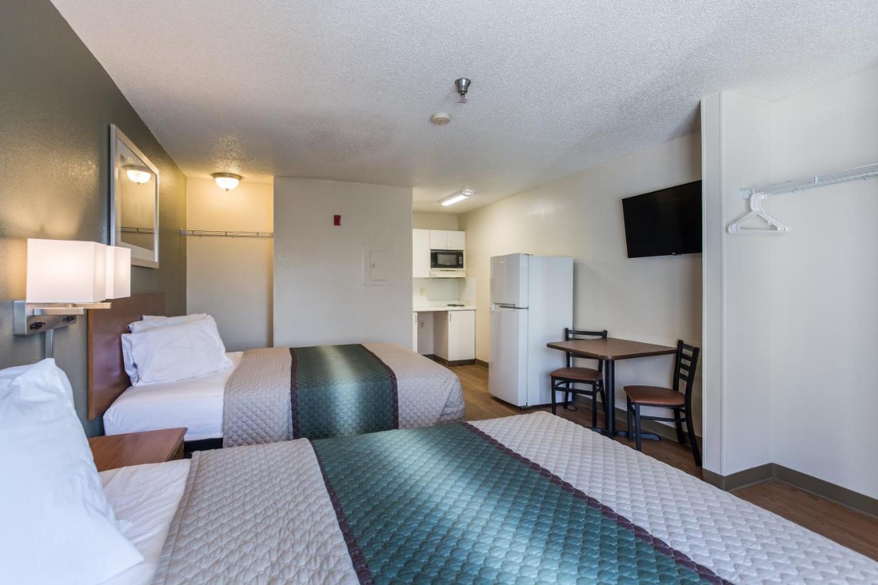 Hotel Hometowne By Red Roof - Airport/briley Pkwy 2*