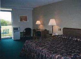 Super 8 By Wyndham West Hotel 2*