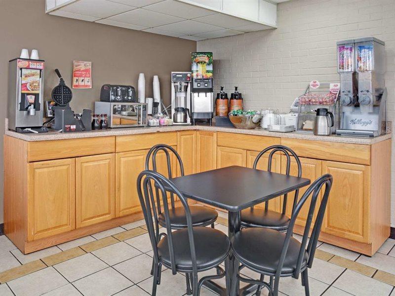 Super 8 By Wyndham Nashville/ Dntn/ Opryland Area 2*