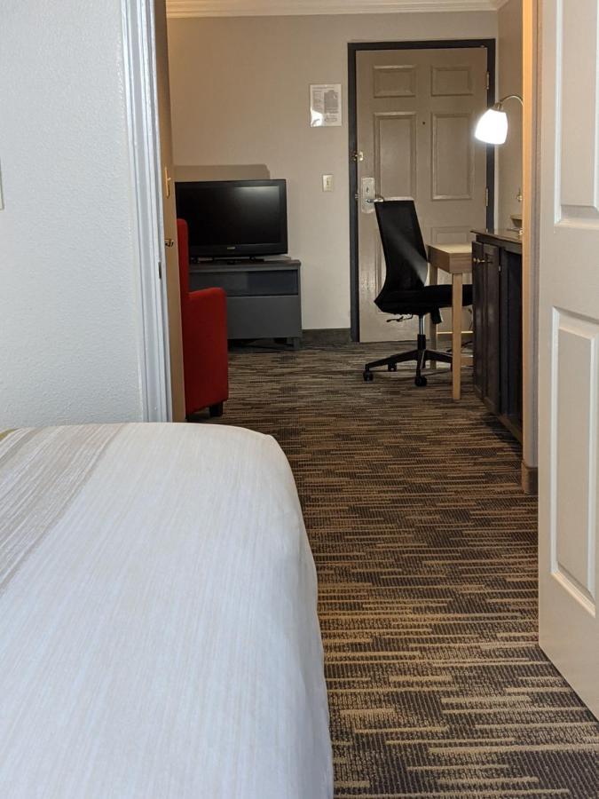 Country & By Radisson, Nashville, Tn