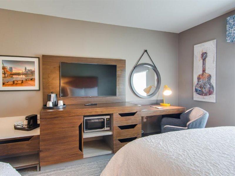 Hampton & By Hilton North Skyline