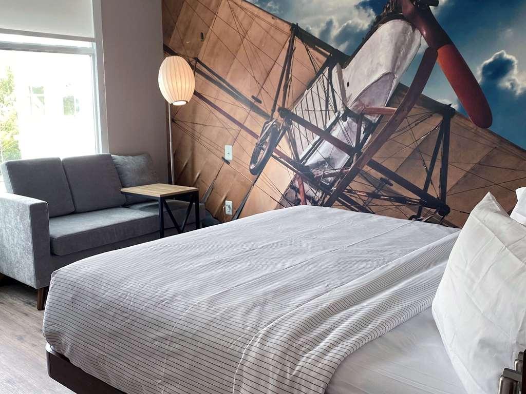 Cambria Airport Hotel