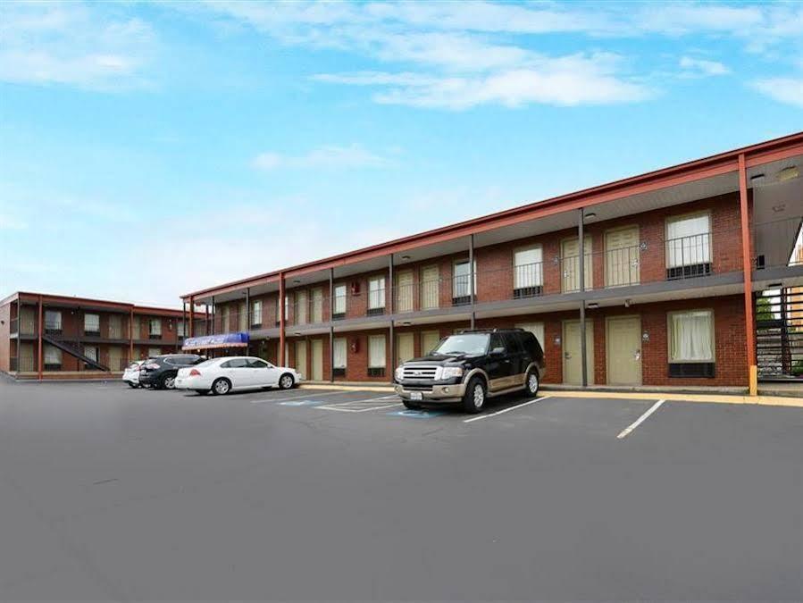 Americas Value Near Downtown 2*