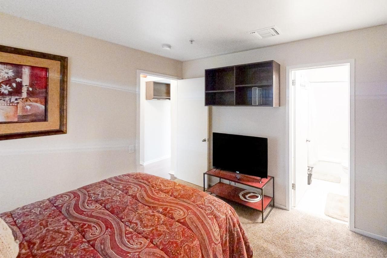 Riverfront Retreat Apartment *