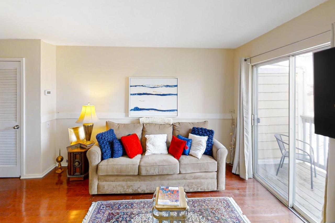 Apartment Riverfront Retreat *