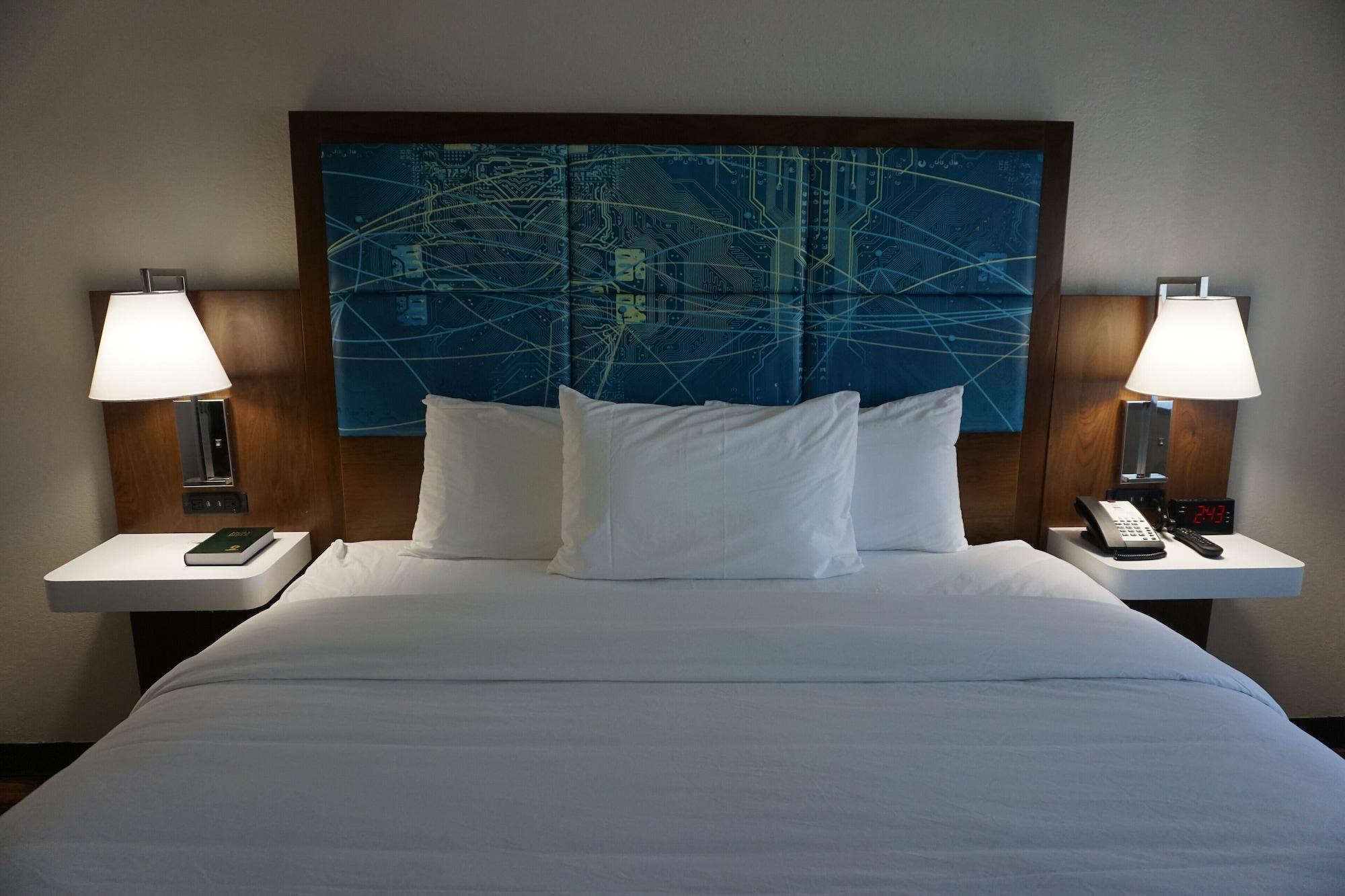 Red Lion & Airport Hotel 2*