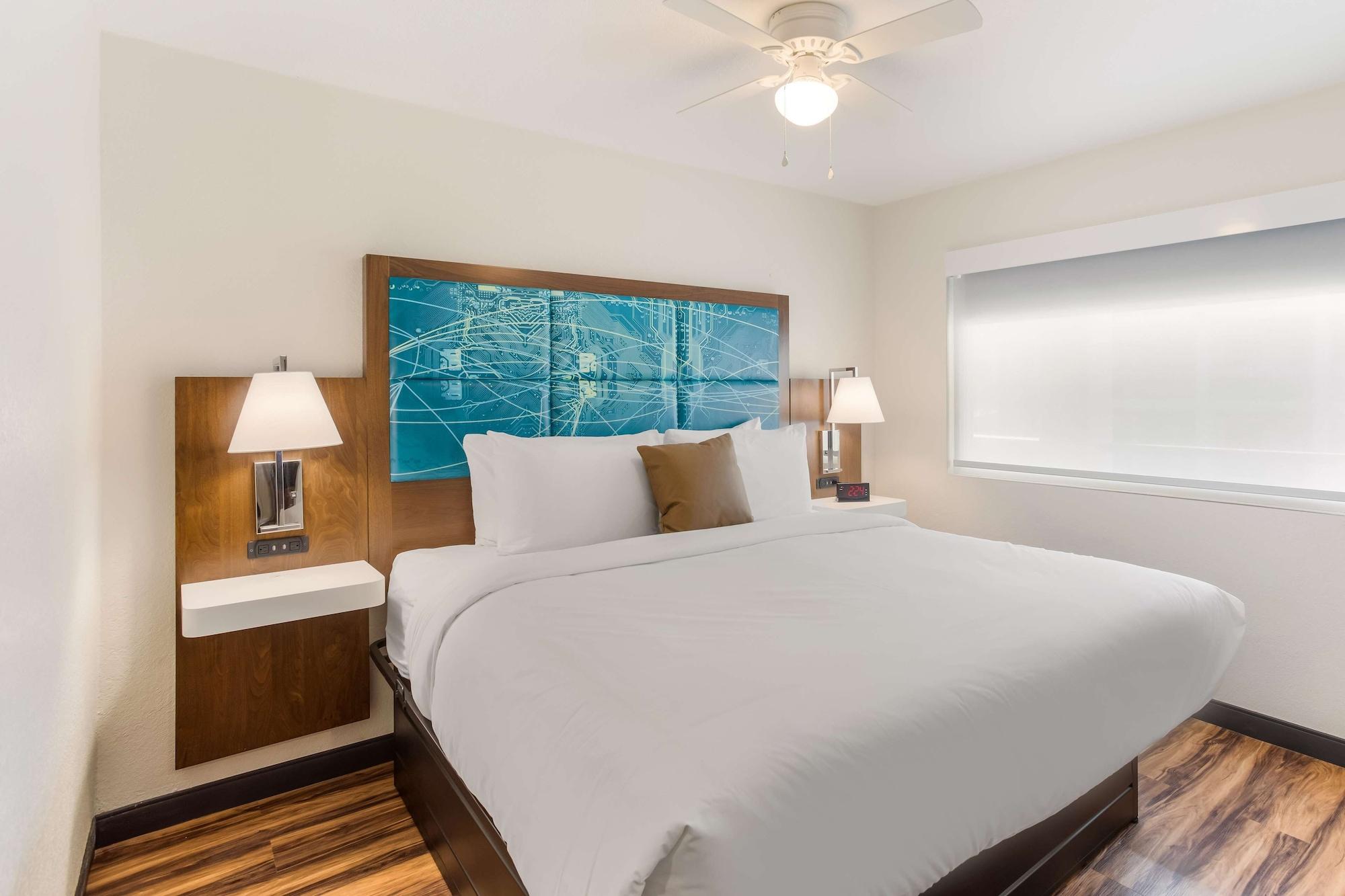 Red Lion & Airport Hotel 2*