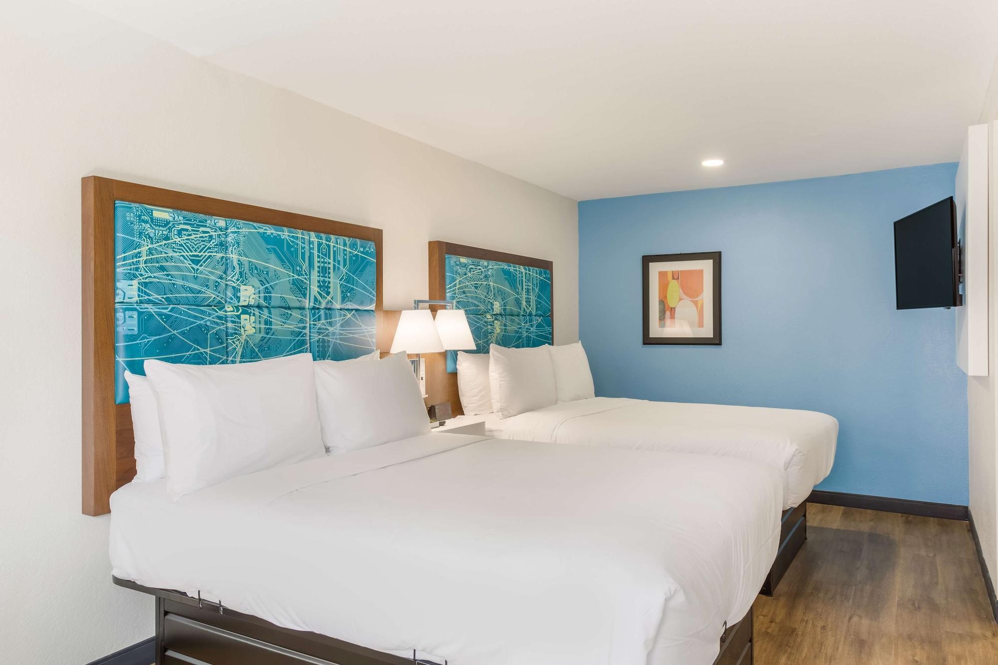 Red Lion & Airport Hotel 2*