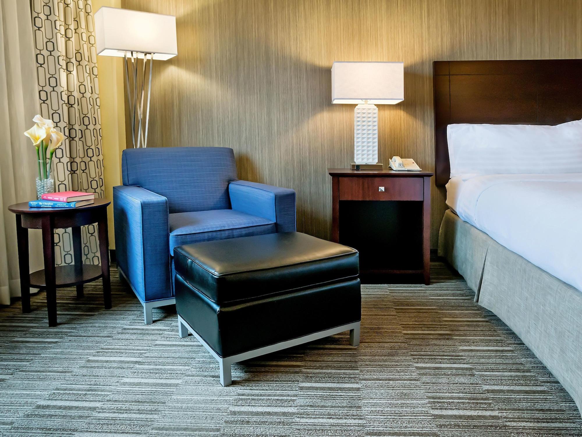 Airport Marriott Hotel 4*