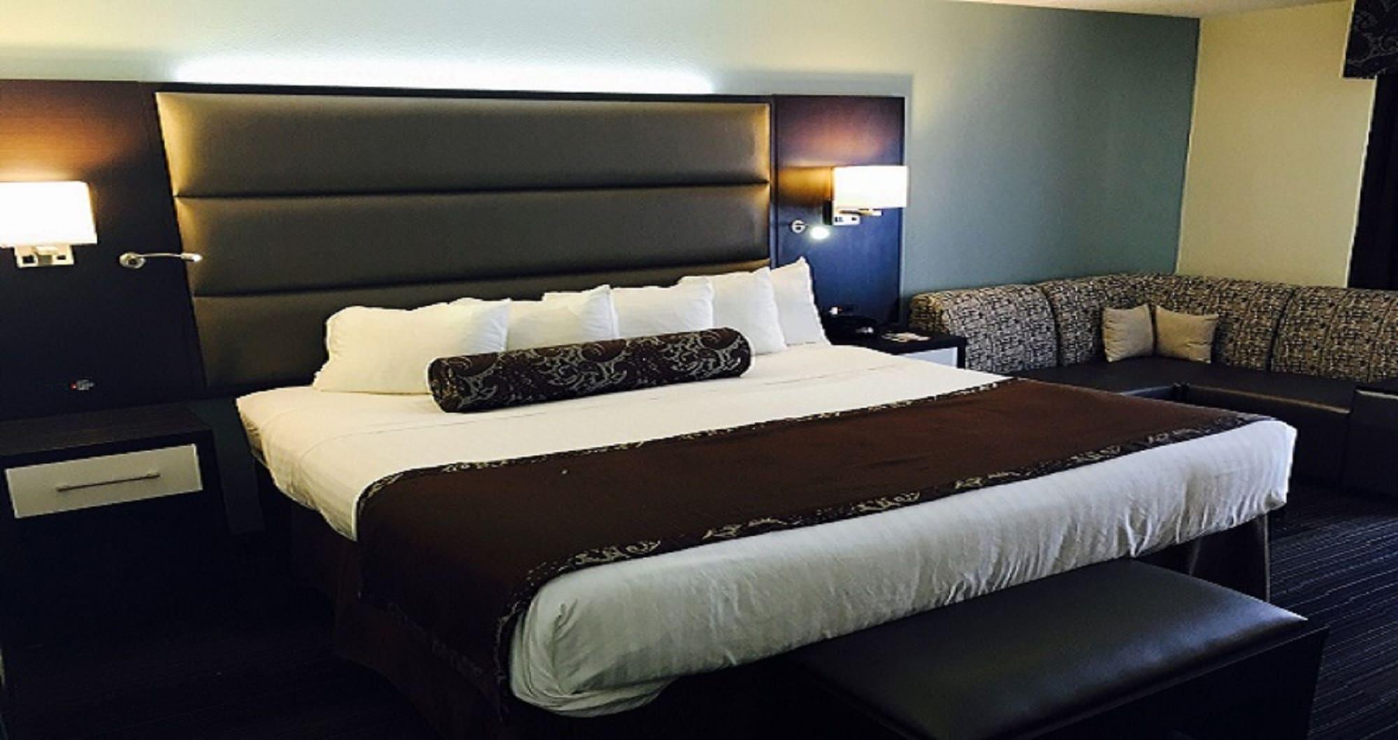 Club & Hotel 3*