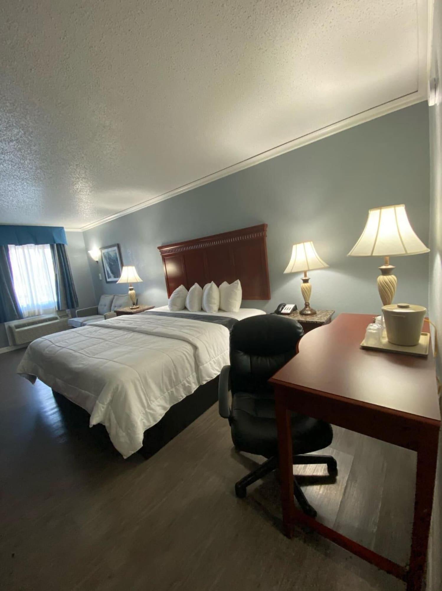 Quarters & 3* Nashville